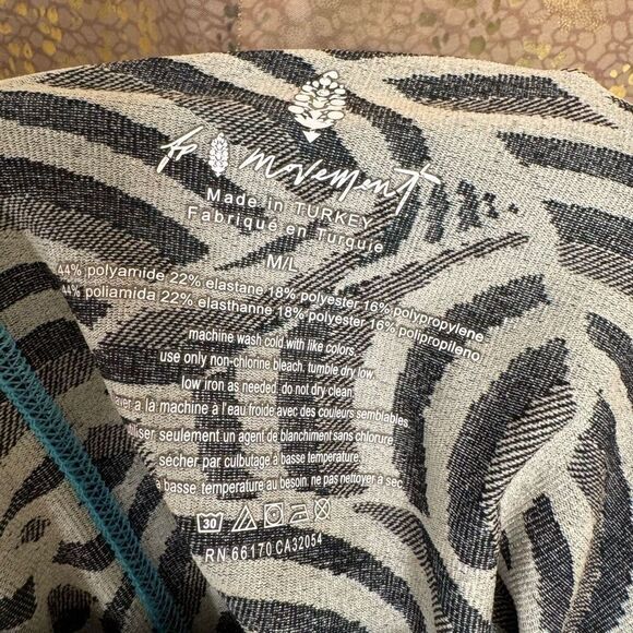 Free People Movement Dip It Low Athletic Beach Booty Shorts Blue M/L - Picture 3 of 9